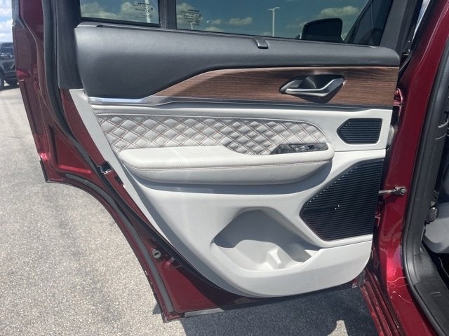 2022 Jeep Grand Cherokee Summit