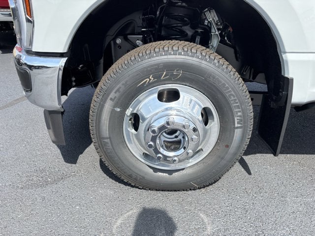 2026 Ford Super Duty F-350 DRW LARIAT