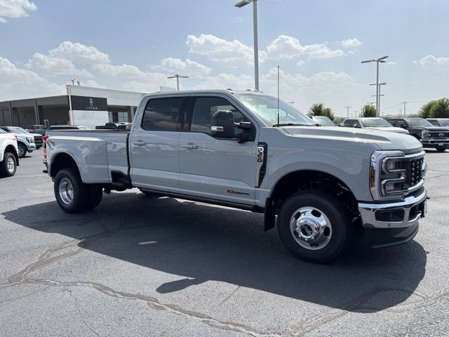 2026 Ford Super Duty F-350 DRW LARIAT