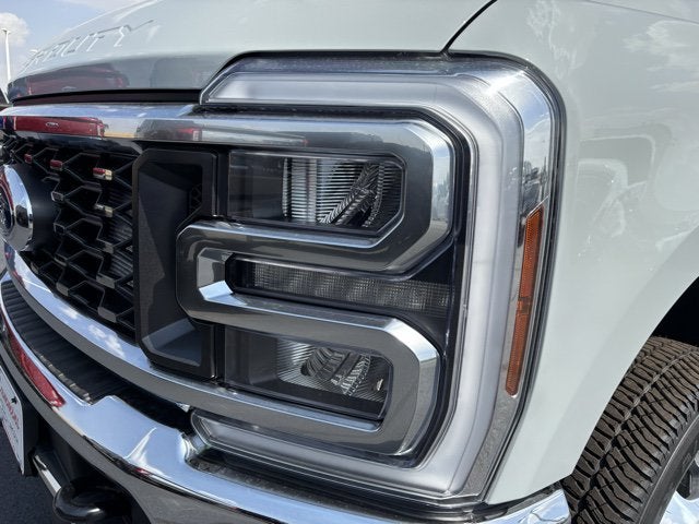 2026 Ford Super Duty F-350 DRW LARIAT