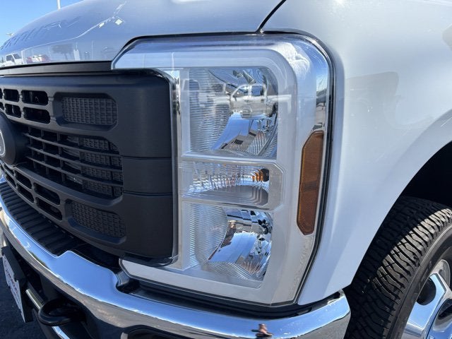 2027 Ford Super Duty F-350 DRW XL