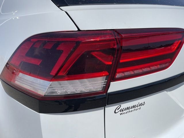 2022 Volkswagen Atlas Cross Sport 2.0T SEL R-Line Black