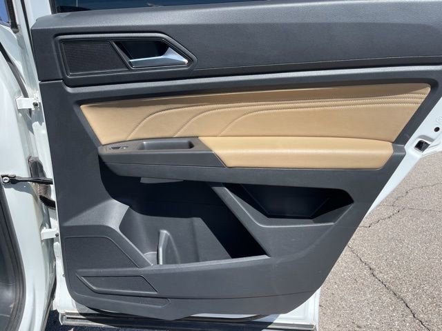 2022 Volkswagen Atlas Cross Sport 2.0T SEL R-Line Black