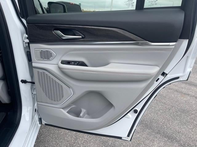 2023 Jeep Grand Cherokee Base