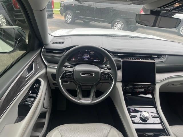 2023 Jeep Grand Cherokee Base