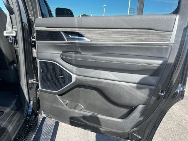 2022 Jeep Wagoneer Base