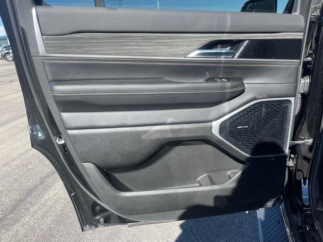 2022 Jeep Wagoneer Base