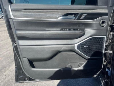 2022 Jeep Wagoneer Base