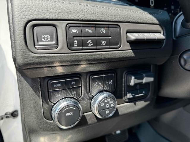 2023 GMC Yukon XL Base