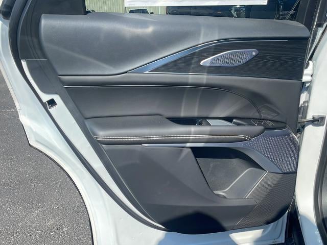 2025 Cadillac LYRIQ Luxury 2