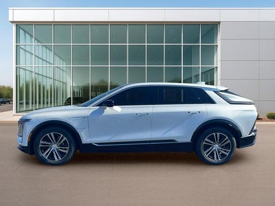 2025 Cadillac LYRIQ Luxury 2