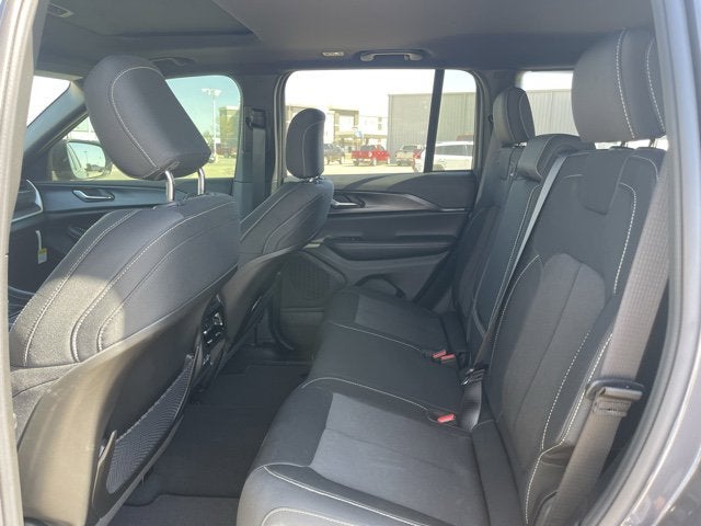 2026 Jeep Grand Cherokee GRAND CHEROKEE LAREDO X 4X4