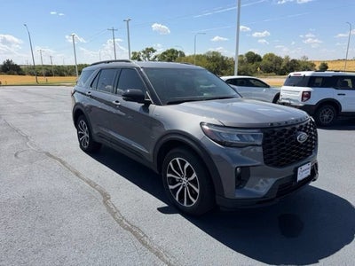 2025 Ford Explorer ST-Line