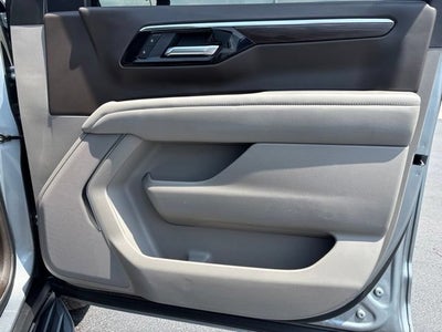 2025 Chevrolet Suburban 4WD LT