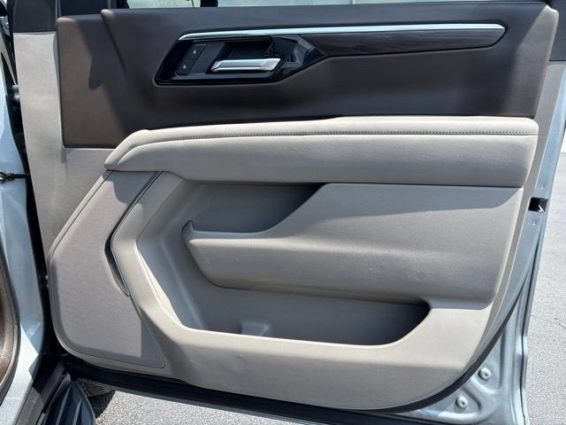 2025 Chevrolet Suburban 4WD LT