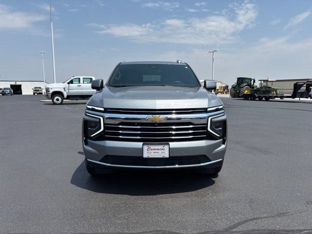 2025 Chevrolet Suburban 4WD LT