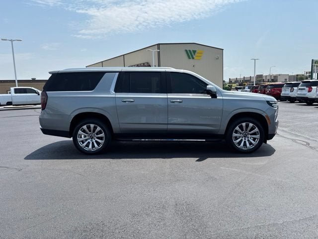 2025 Chevrolet Suburban 4WD LT