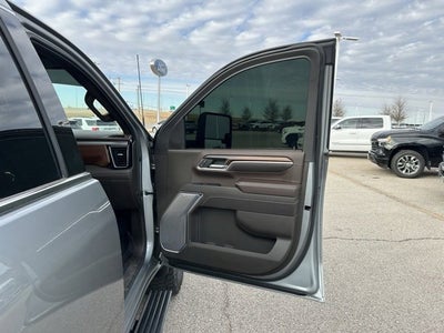 2024 GMC Sierra 2500HD 4WD Crew Cab Standard Bed Denali