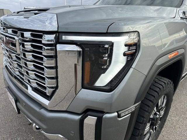 2024 GMC Sierra 2500HD 4WD Crew Cab Standard Bed Denali