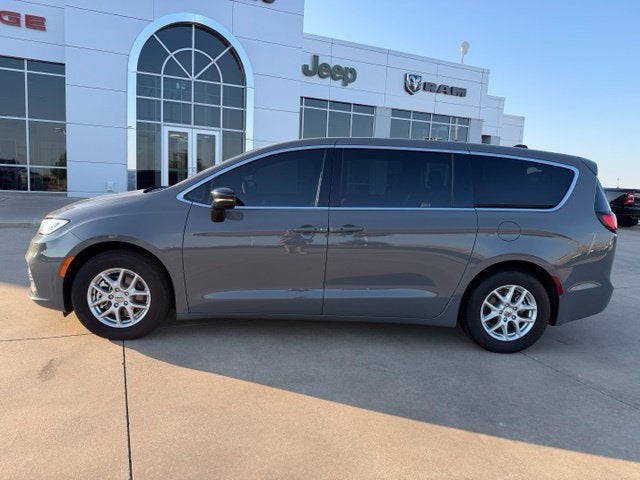 2025 Chrysler Pacifica Select