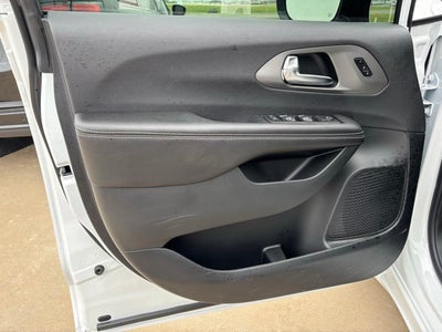2027 Chrysler Pacifica PACIFICA SELECT