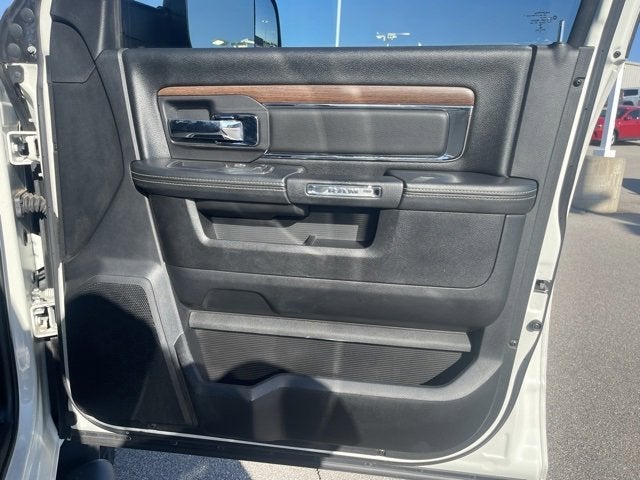 2017 RAM 2500 Laramie Crew Cab 4x4 6'4' Box